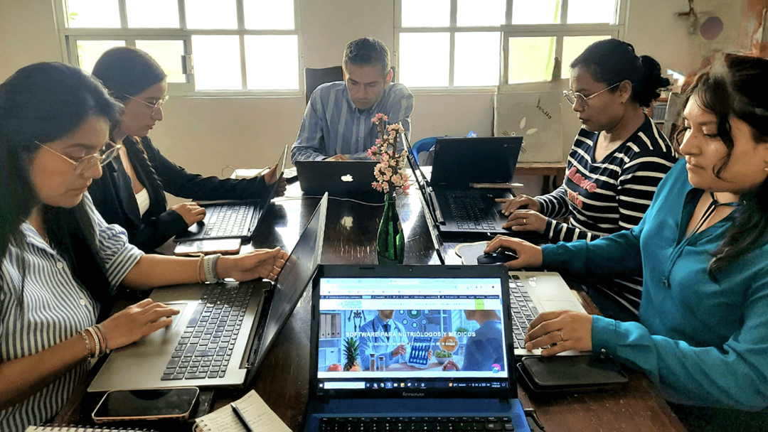 Acerca de Nosotros 1 team monitor nutricional completa 2025