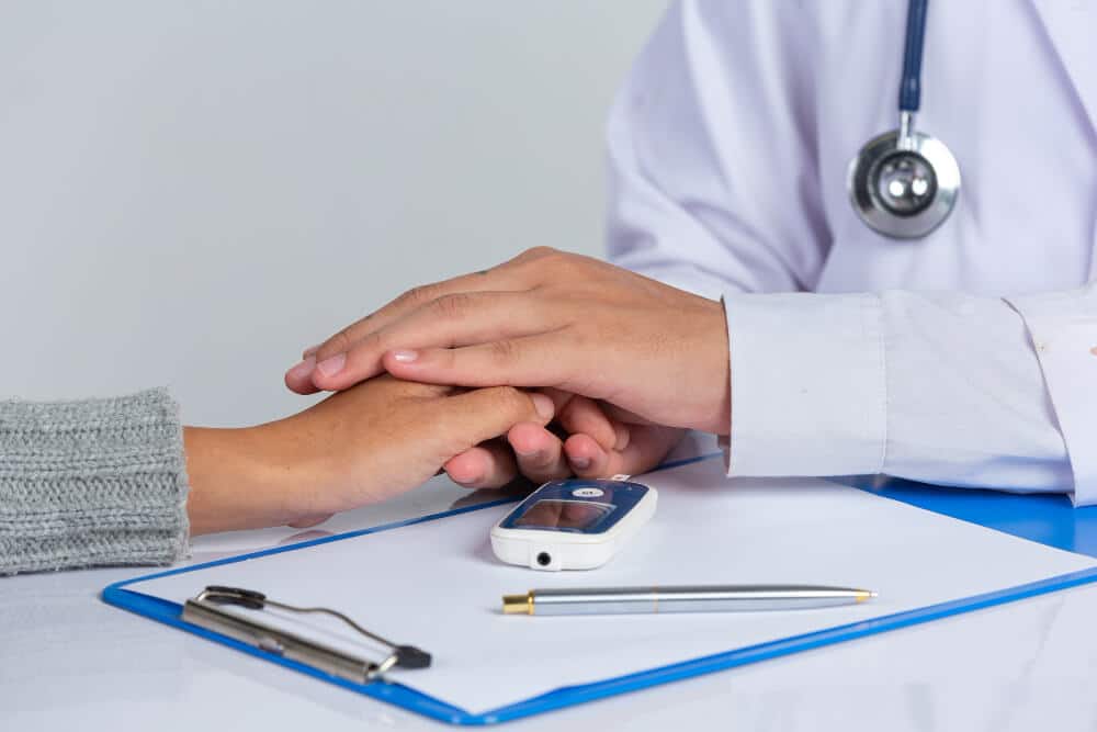 Guía de Alimentación para la Diabetes 9 Gotas de sangre con medidor de glucosa